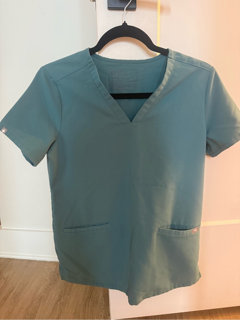 Figs Women's V-Neck Casma Hydrogreen Scrub Top